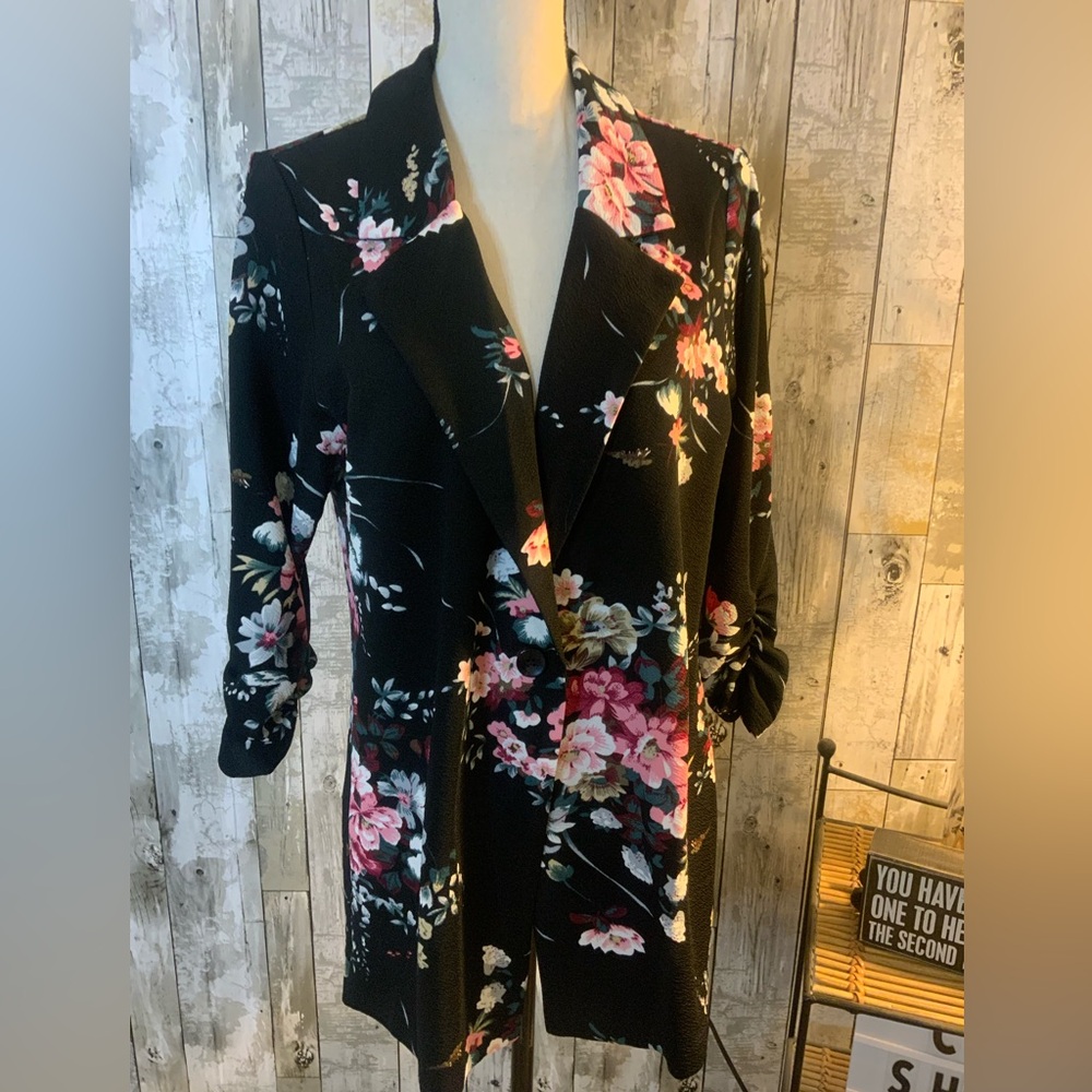 Mint Limit Floral Black Blazer. Size L